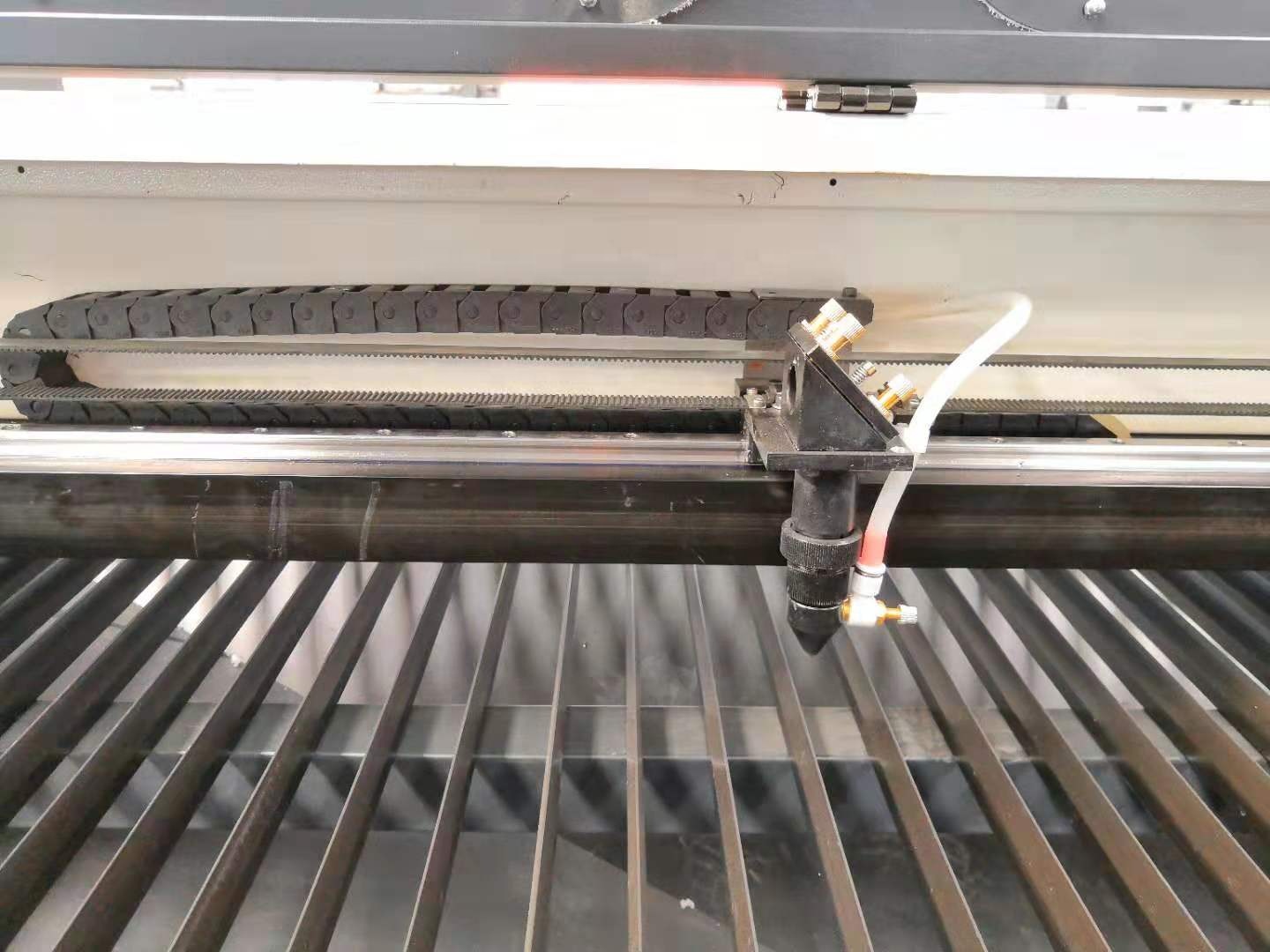 1300x900mm CO2 Metal Sheet Laser Cutting Machine With RUIDA Controller System