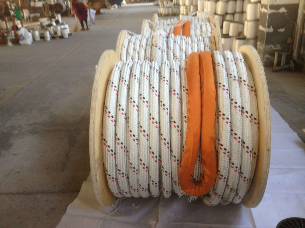 64mmx220m UHMWPE Rope With Polyester Sheath With High Breaking Load