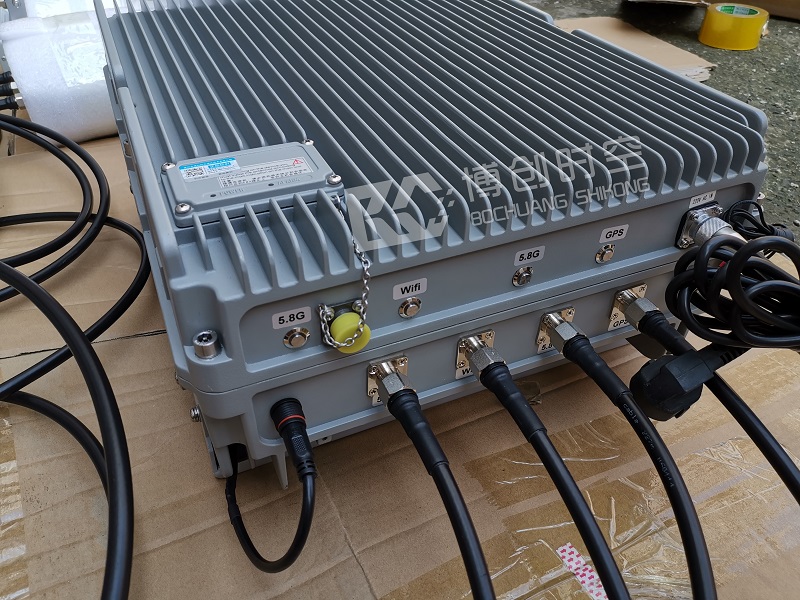 Fixed UAV jammer 1500m one-key drive aerial photography aircraft 1.5g / 2.4g / 5.8g three-segment frequency UAV jammer
