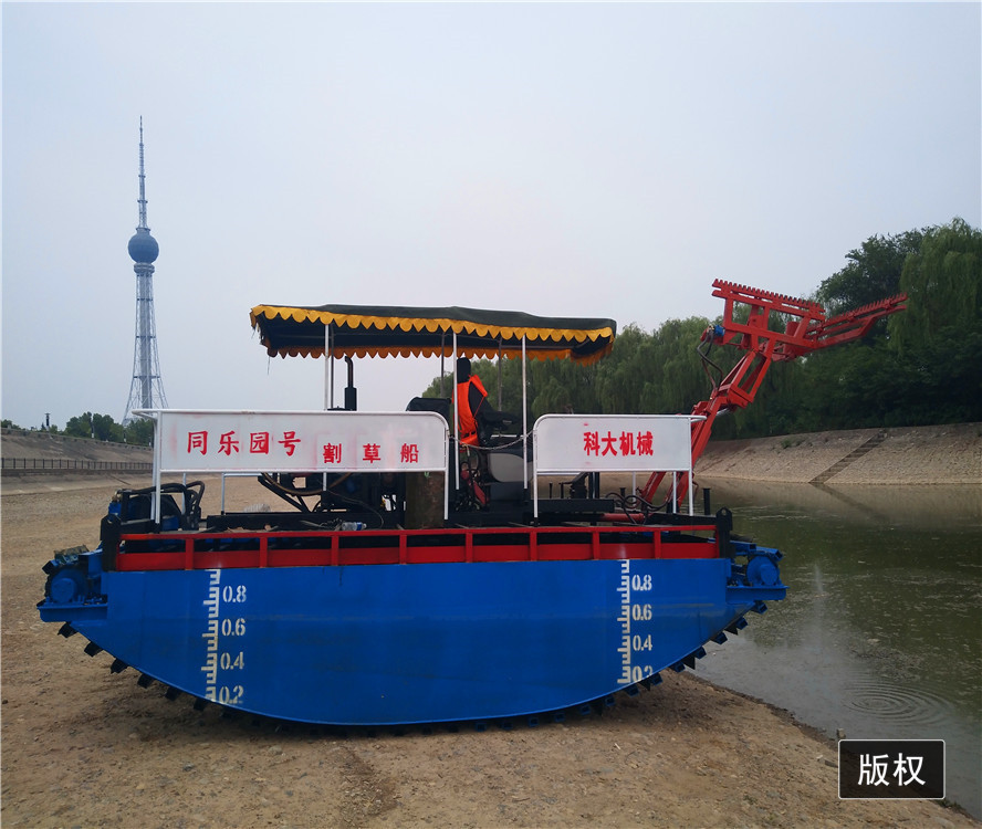 Floating 0.75m Aquatic Weed Harvester Boat With Crawler Chain And Propeller