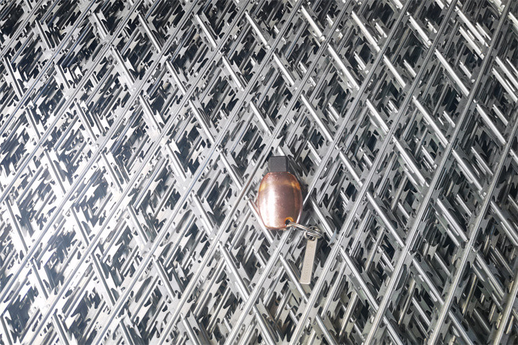 Galvanized Welded Razor Wire Mesh 1800mm 2000mm Concertina Wire Fence