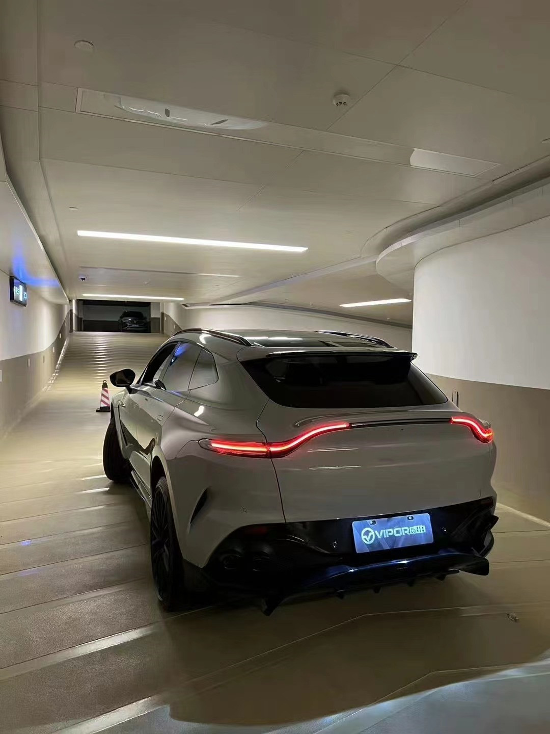 707 DBX Aston Martin Dbx Body Kit Carbon Fiber Rear Bumper With Diffuser