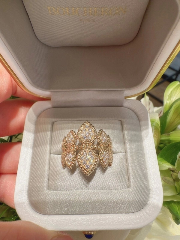 Luxurious 18K Gold Diamond Ring HK Setting He Perfect Accessory For Special Occasions