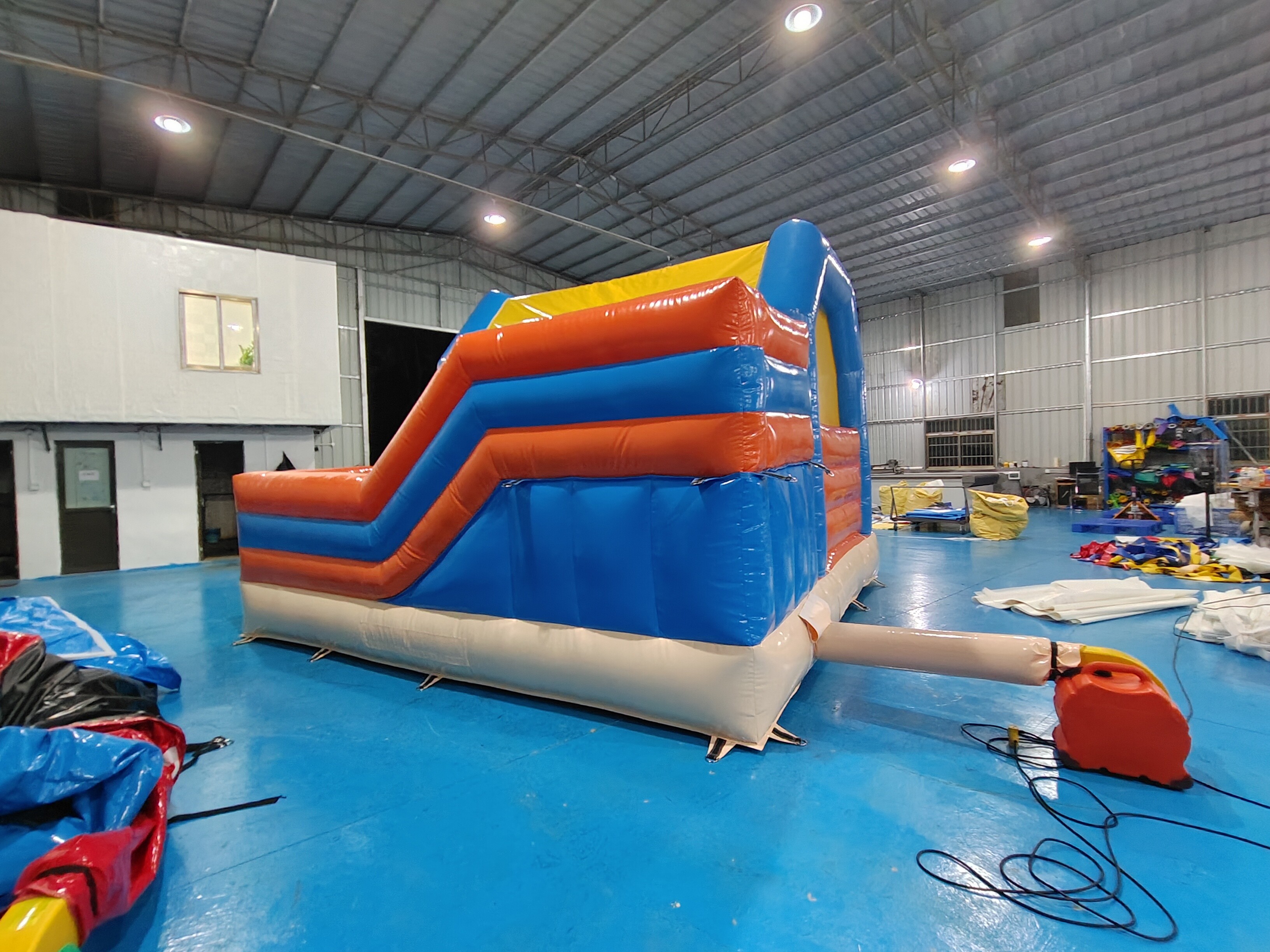 Puncture Resistant Childrens Bouncy Castle With Slide Dogs Cartoon Theme
