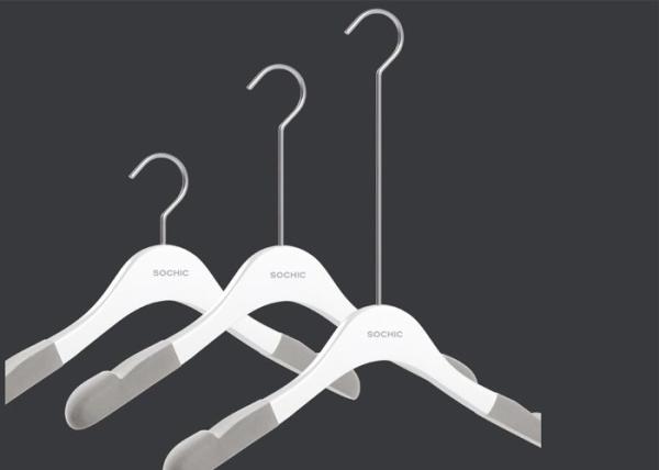 Solid Wooden Painting White Clothing Store Hangers With Different Hook OEM
