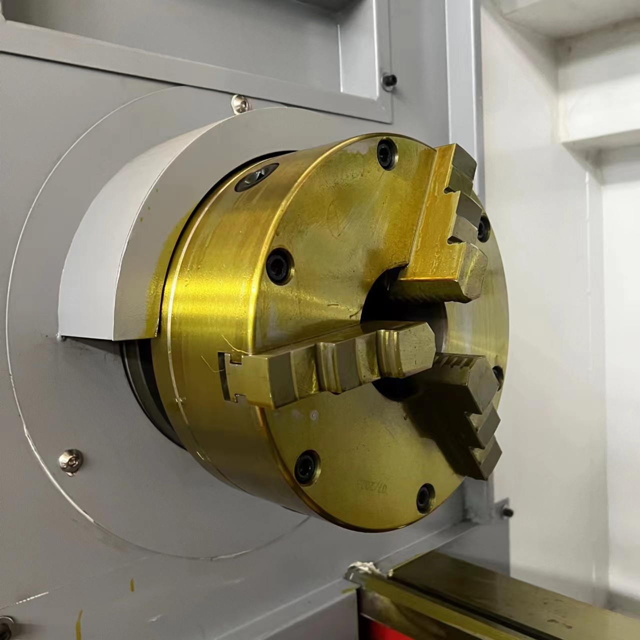 Light Duty Flat Bed Machine Cnc Automatic Lathe Machine CK6150 1000mm Distance Between Two Centers