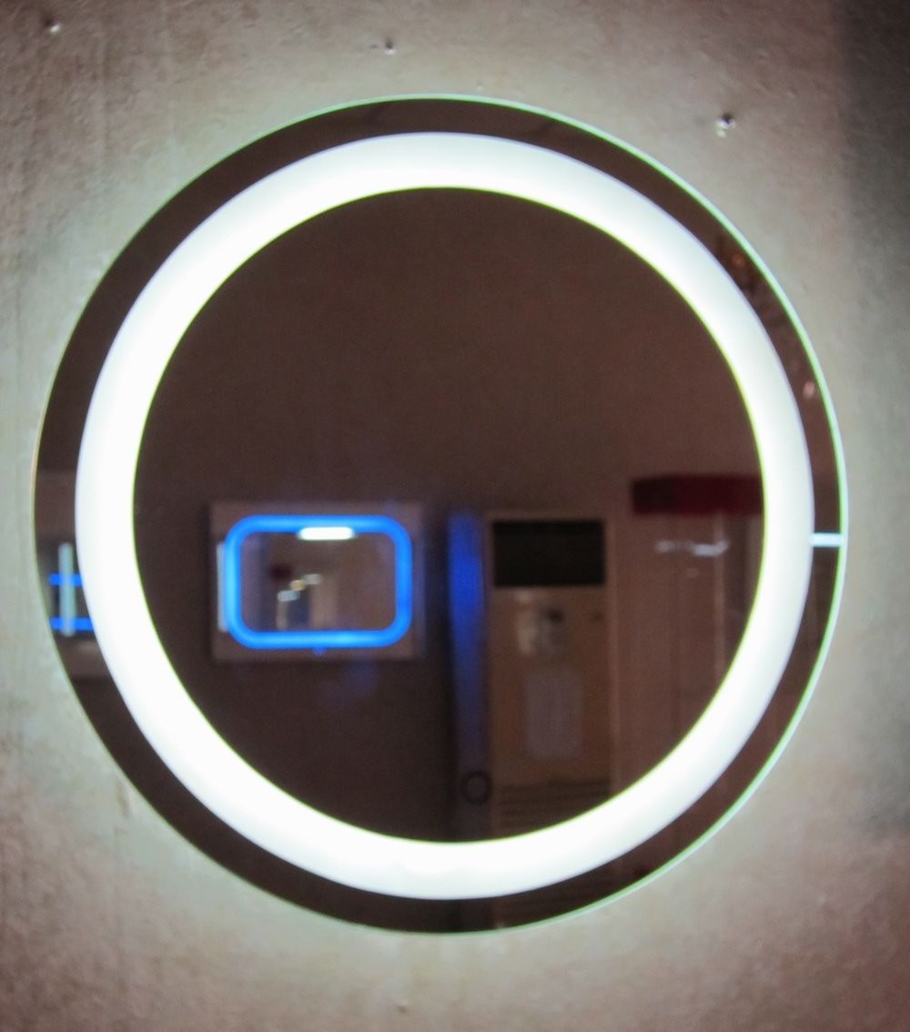  Hote bedroom lighted Mirror fogless LED bathroom mirror Manufactures