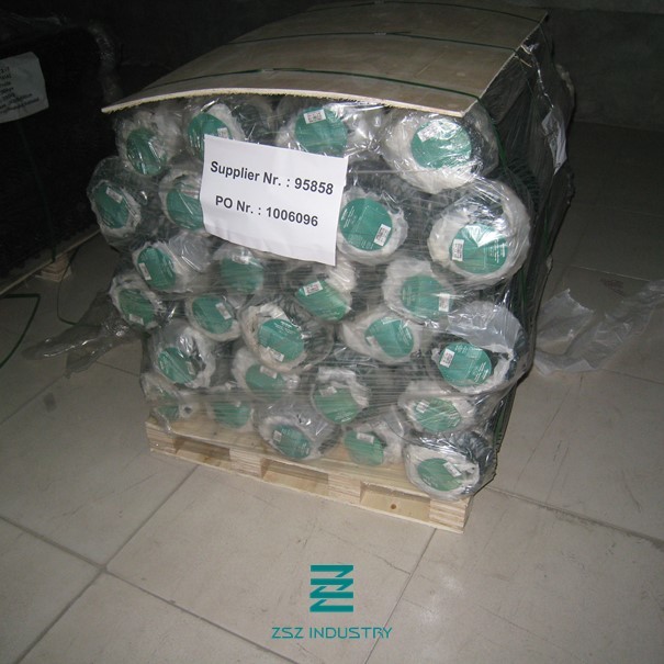 Galvanized Wire Mesh Fence Rolls Pvc Coated Chain Link Fence Green Color