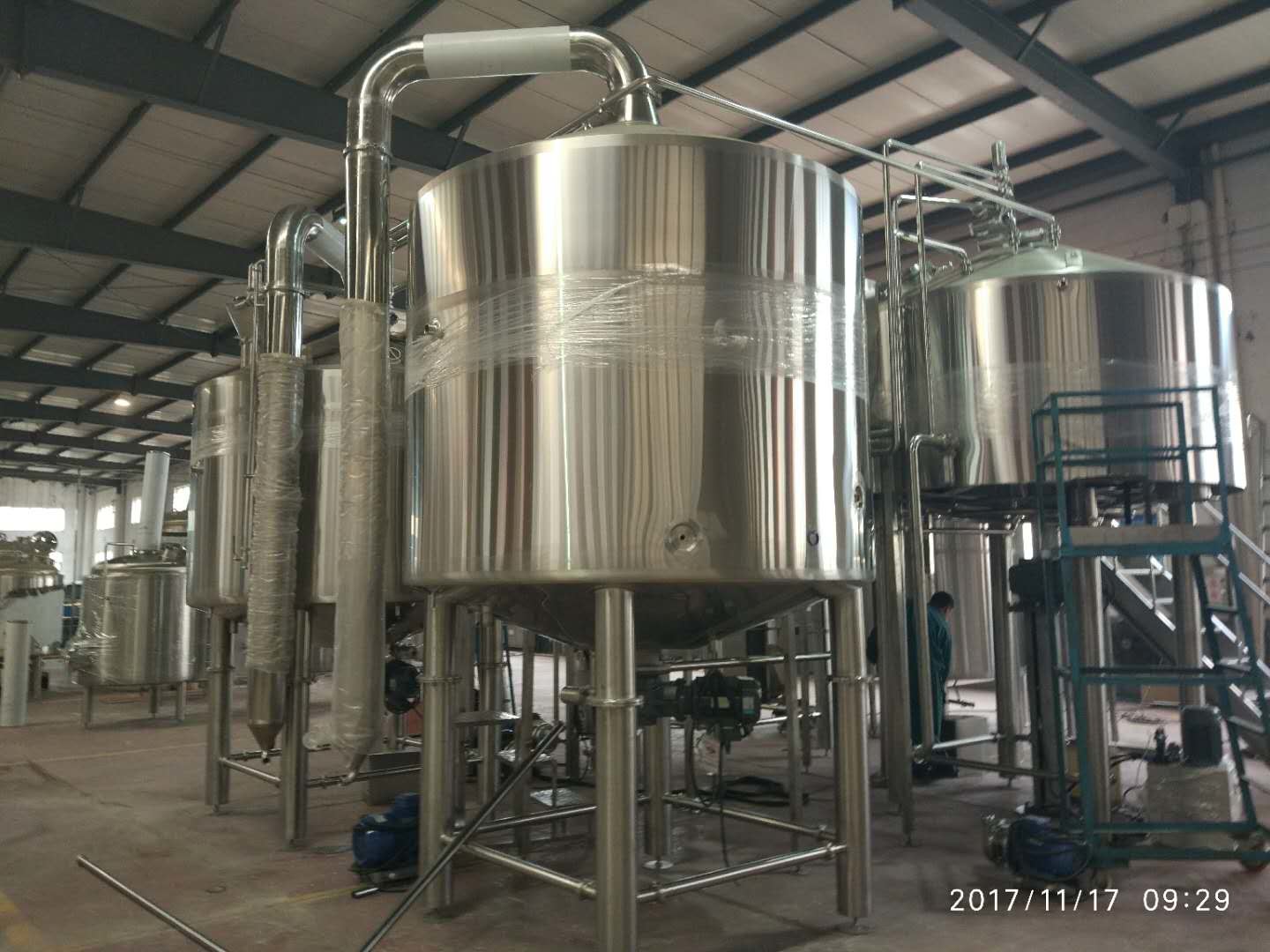 Adjustable 1000L Sus 304 Commercial Beer Brewing Equipment For Pub Electric Heating