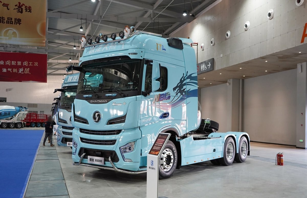 7.5T Front Axle Stainless Steel Shacman Tractor Truck Electrical with 10 Forward Shift Number