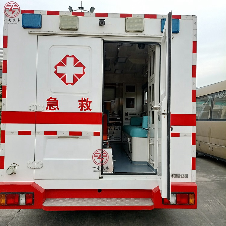 Diesel 4x2 Ambulance ICU Emergency Car Rehabilitation Vehicle with Medical Equipment