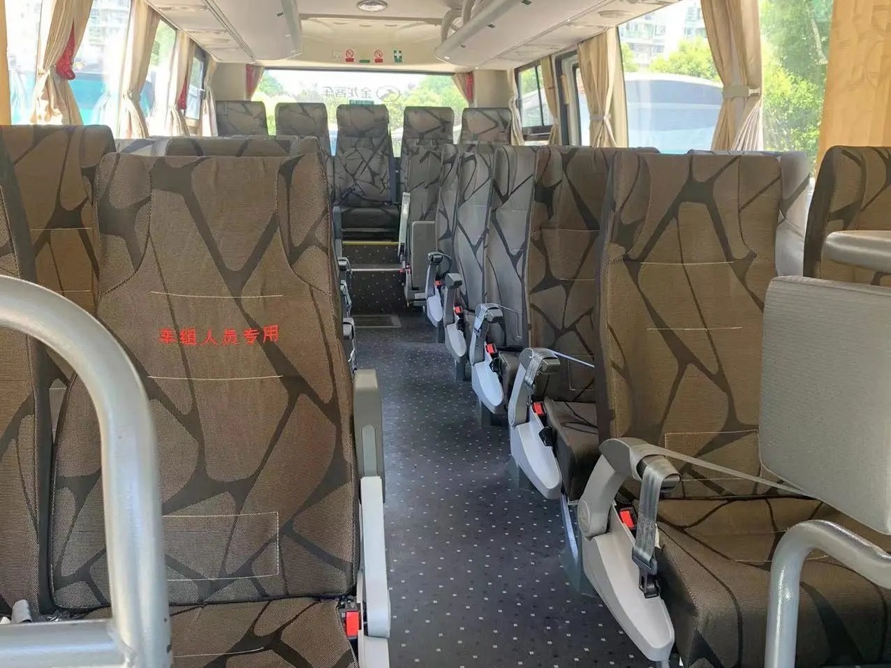 Used Coach Bus Weichai Engine 34 Seats 2018 Year Golden Color 8 Meters 2nd Hand Kinglong XMQ6802