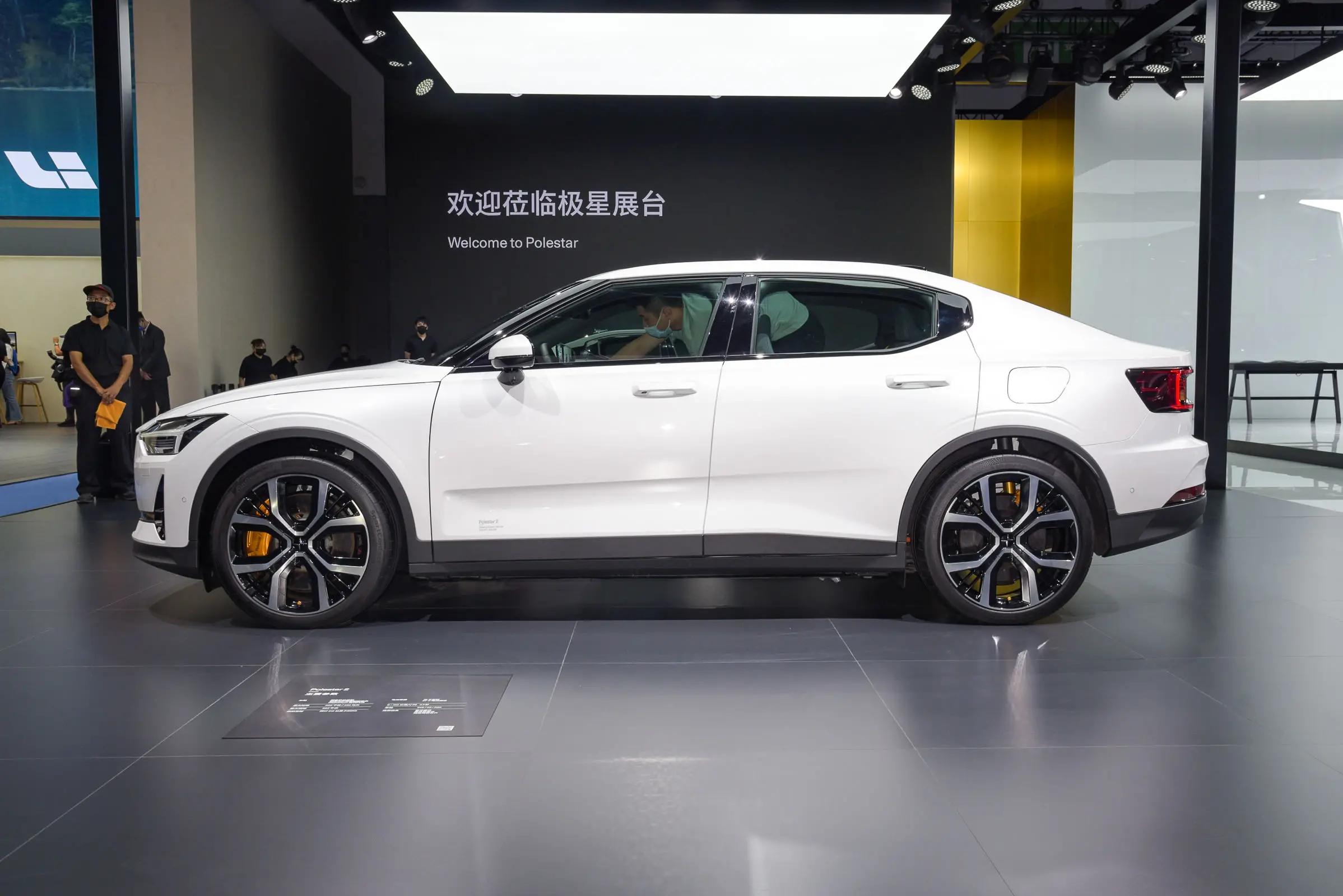 Polestar 2 Compact 5-Door Electric SUV with 485Km Battery Life and 78kwh Battery Capacity
