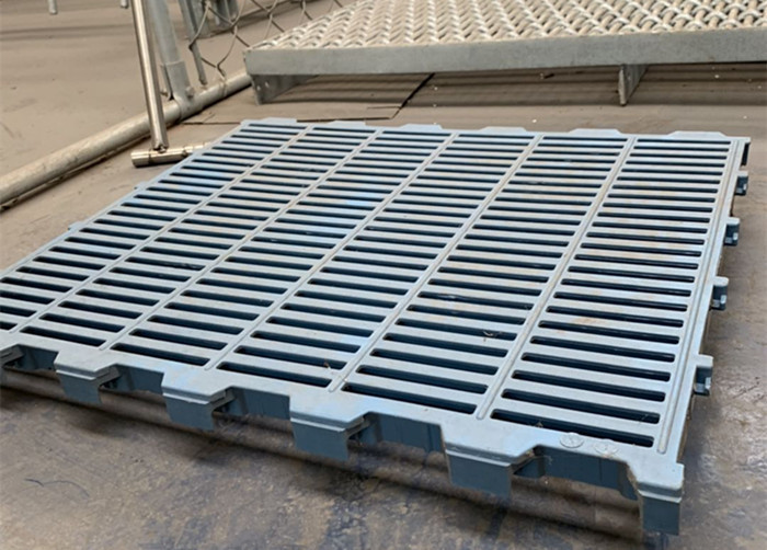 Solid / Seam Plastic Pig Slats , Poultry Plastic Flooring Size 400*600 Or 600*600 Mm