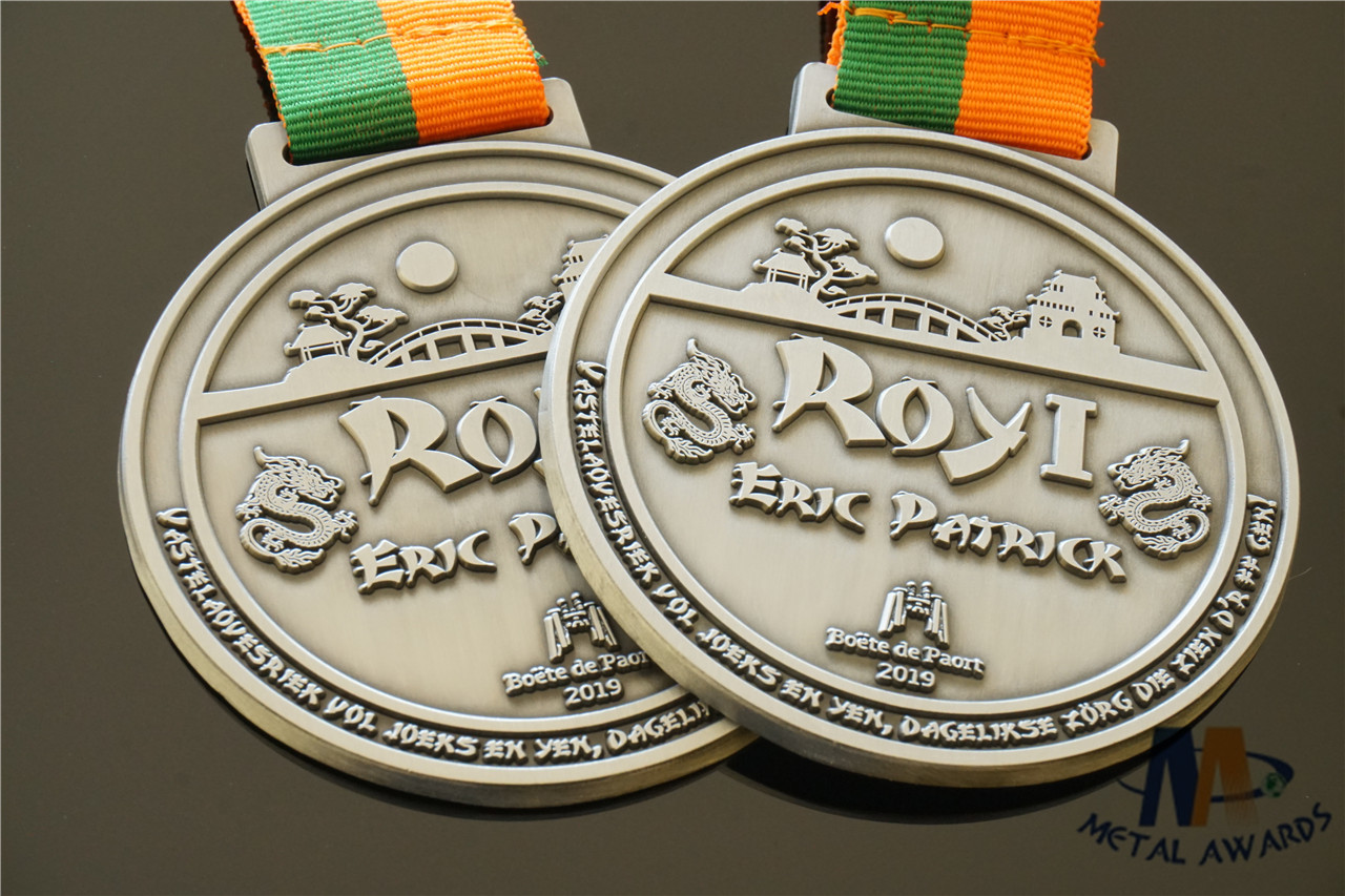 Personalized Dragon Engraved Medals Antique Silver Plated With Woven Ribbon Medailles