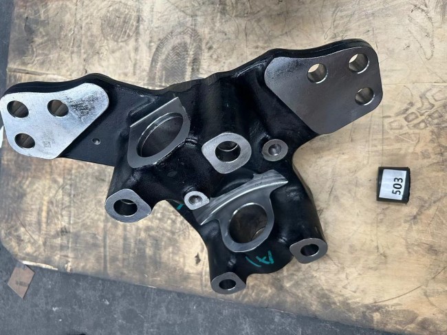 Left Right Steering Knuckle HD90009411189 HD90009411190 SHACMAN Truck Parts Shacman X6000