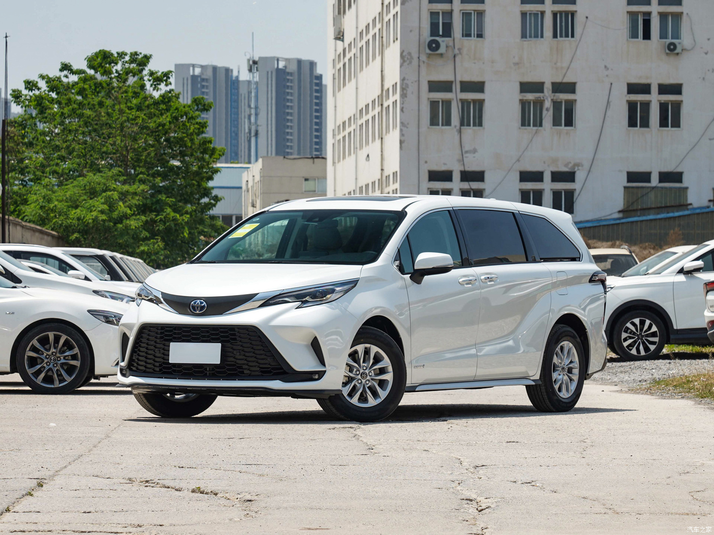 7 Seats 2024 Faw To-yota Gravia 2.5L Hybrid Edition Automatic Hybrid Electric Goods Vehicle Energy Cars Automatic Gear Box