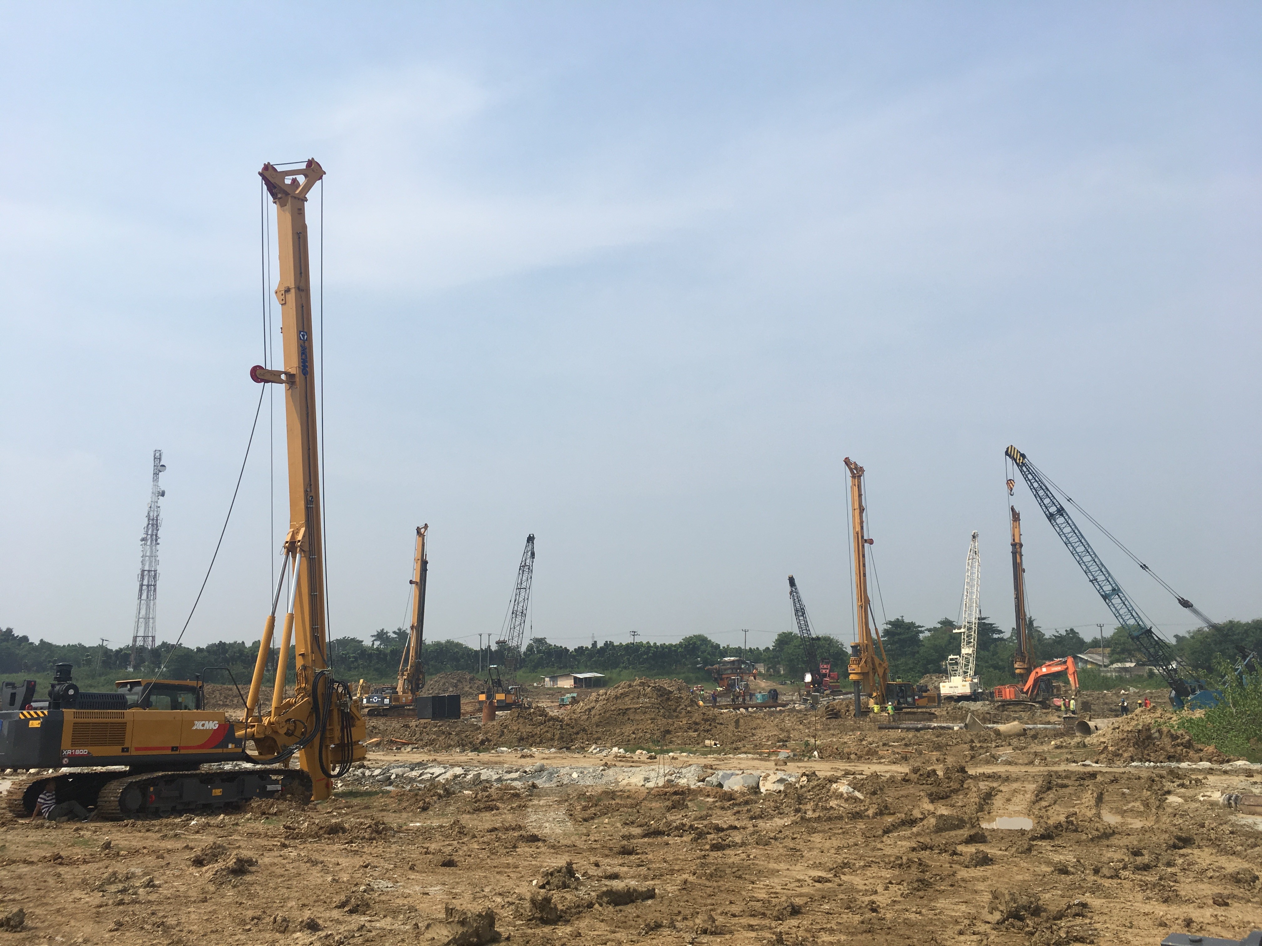 XR180D Pile Drilling Machine / Mobile Rotary Drilling Rig 1 Year Warranty