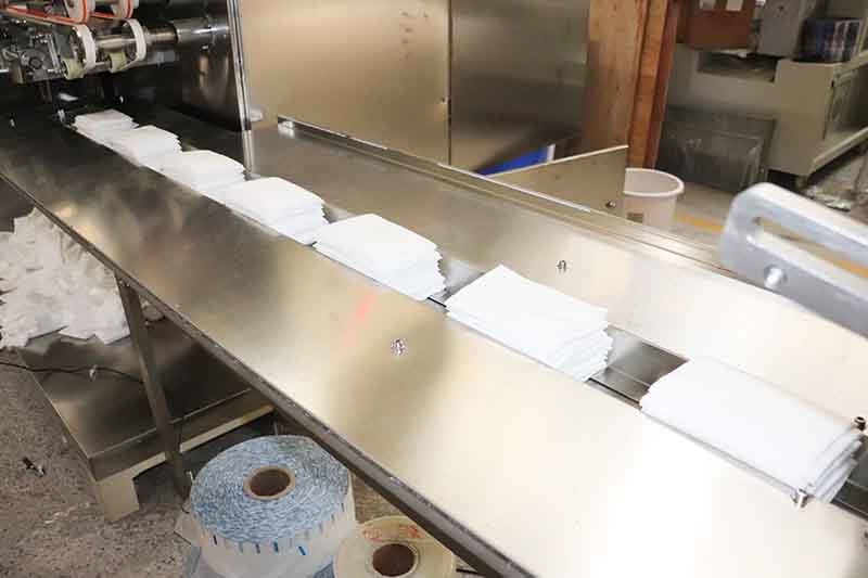 ODM Automatic Packaging Line Servo Driven Controlled Wet Wipes Machine Durable