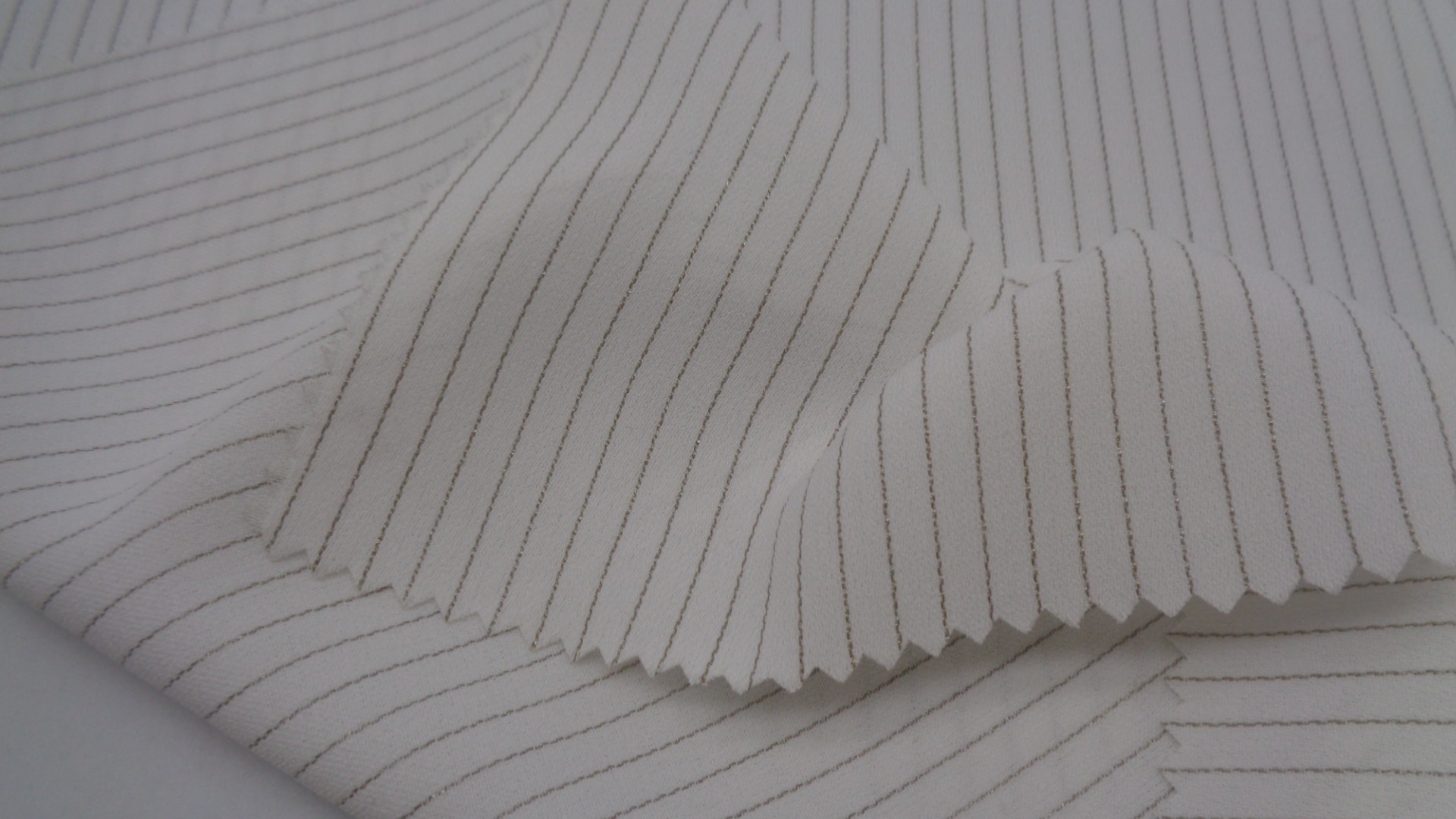 100% Polyester 175G Folden Stripe Breathable Chiffon Blouse Fabric 150 Cm