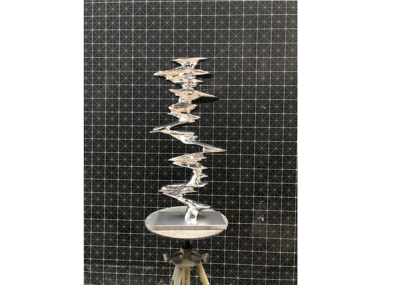 Mirror Polished Twisted Column Stainless Steel Sculpture For Garden Or Home Decoration