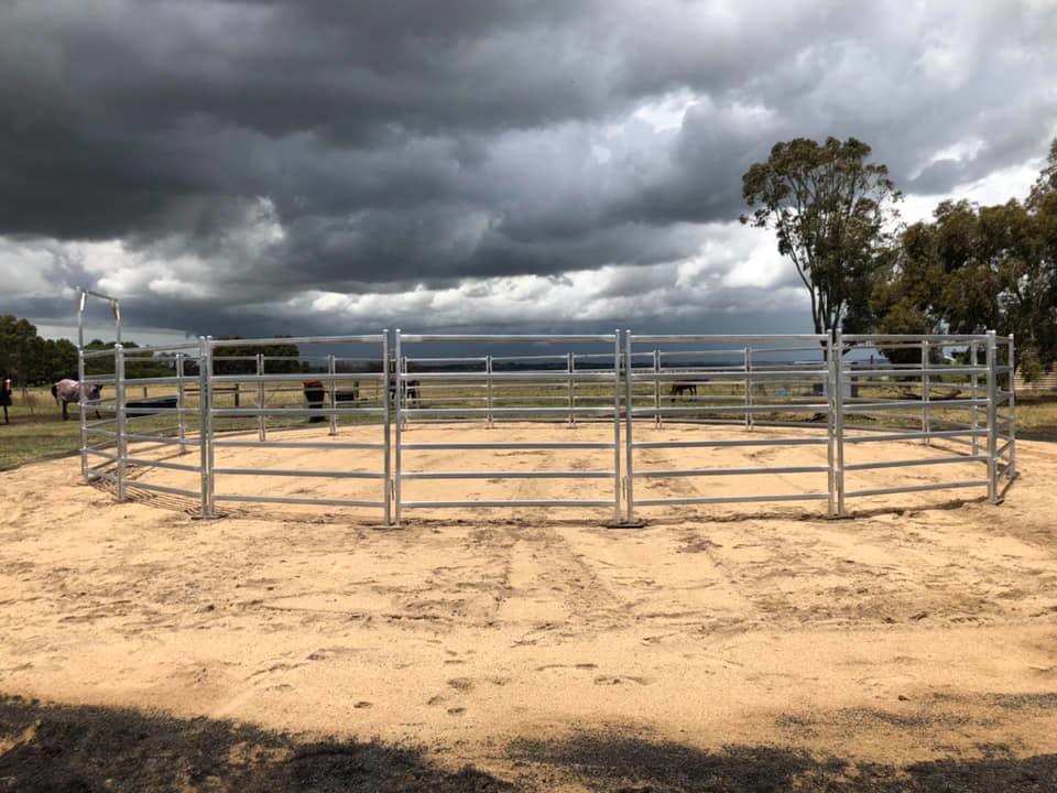 Cattle Horse round Yard Panels 1.5m Gate. Locking Pins. Victoria