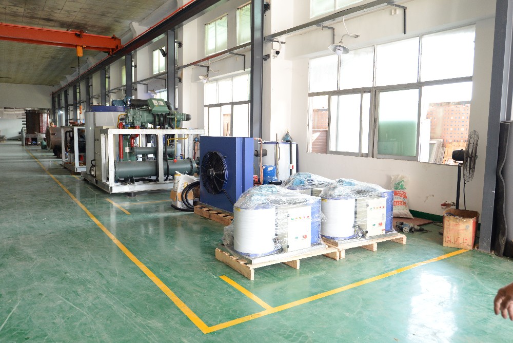 Industrial Ice Crusher for 100kgs Ice Block 2.2-7.5KW Input Power 10-100ton/24hrs Quantity/Min