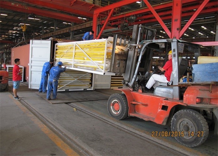 Light Weight Refrigerated Food Truck Insulated CKD Panels Fixing On Truck Chassis