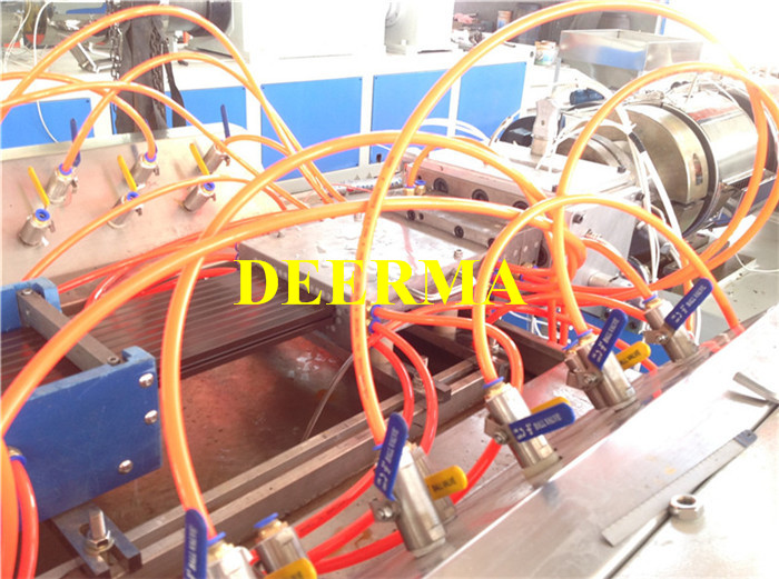 PLC Controlled WPC Decking Production Machine for L20000*W2100*H3200mm WPC Profiles