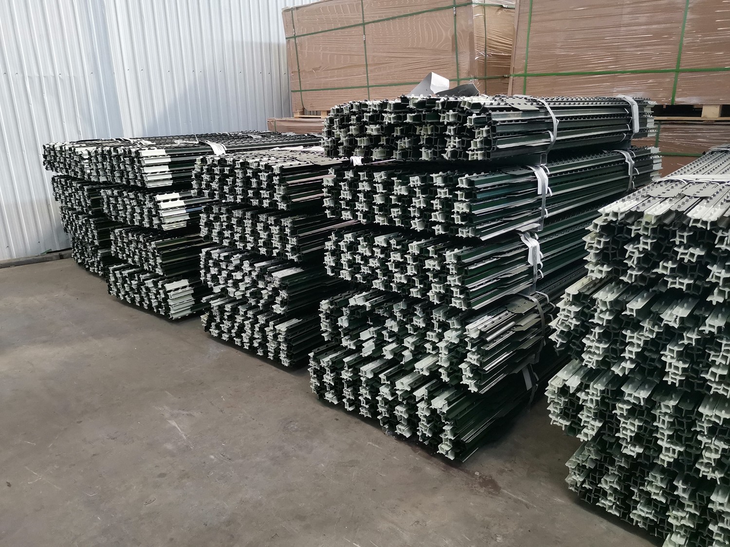 Black Painted Steel Studded T Post 7 Ft 30*30mm*3.0mm