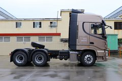 40t Tow Capability Dongfeng 6x4 Heavy Duty Tractor Truck With High Horsepower 520hp