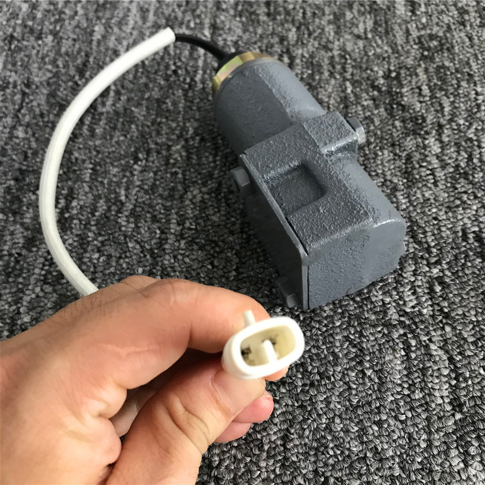 Hydraulic Pump Proportional Control Solenoid Valve For Hitachi EX100/EX120-1/2/3/EX200-1/2/3