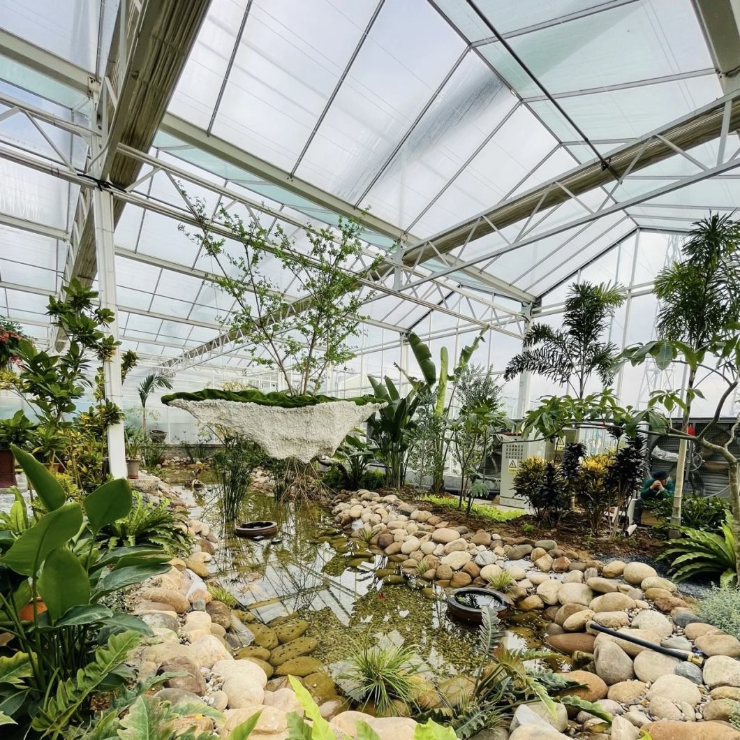 a-Type Roof Glass Greenhouse with Hydroponic Flower System