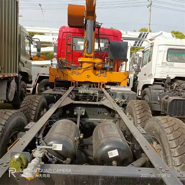Dongfeng Huashen F5 270 Horsepower 6X4 8.5 m Truck-mounted Cran