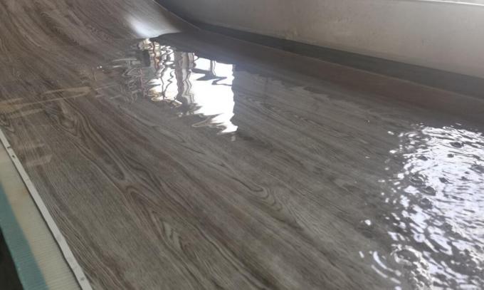 1.8MM Peel And Stick Vinyl LVT Flooring Water Proofed Slip Resistance 0