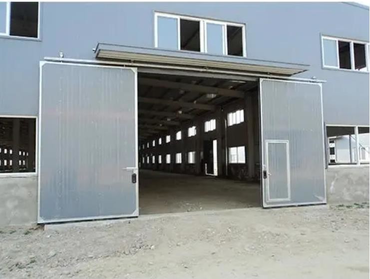 Strong Steel Warehouse Industrial Sliding Door 2.5mm Sheet Windproof