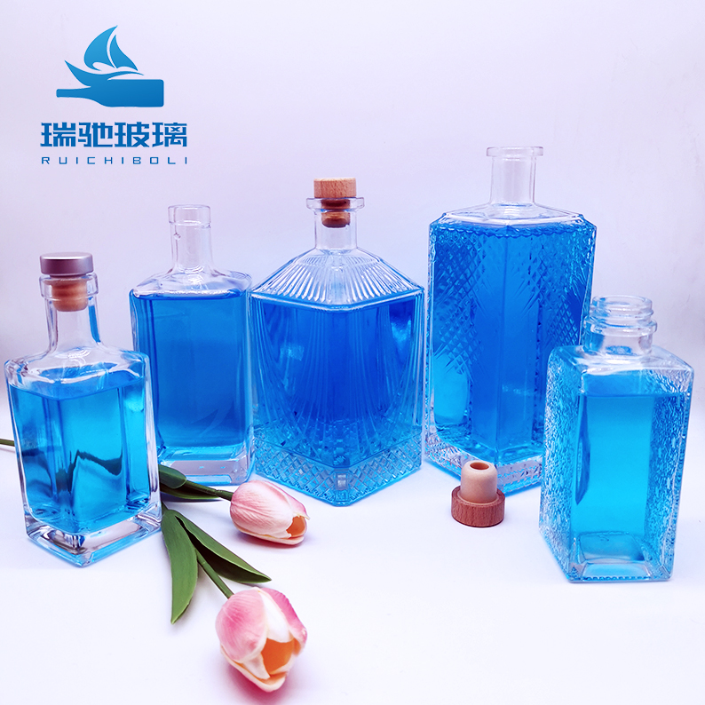 Offer for Square Empty Glass Bottles of Whiskey Vodka and Gin Customize Sealing Type