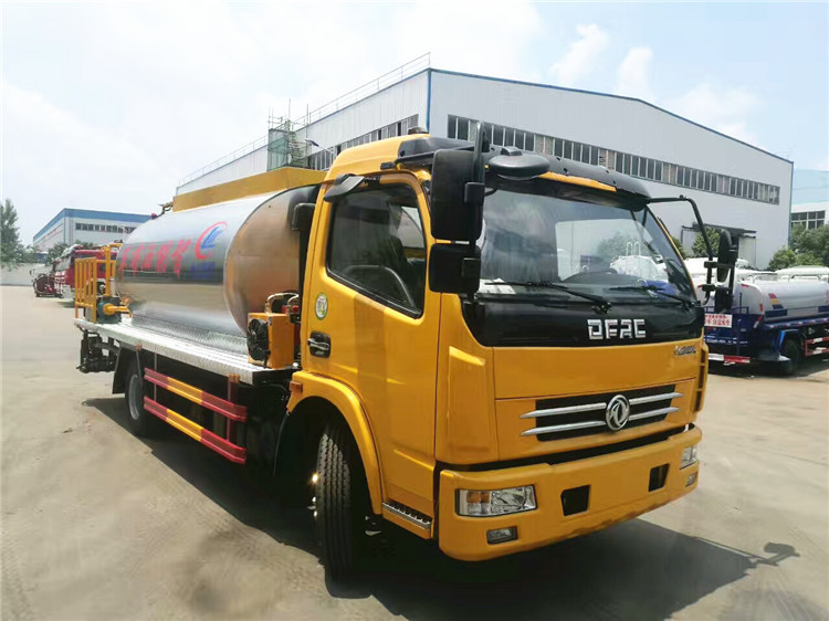 Dongfeng 6000 Liter 6m3 Bitumen Spreader Truck Distributor Truck Rhd