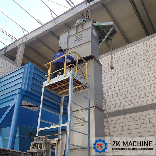 Mining Ore Conveying Equipment , Industrial Bucket Elevators For Cement Plant