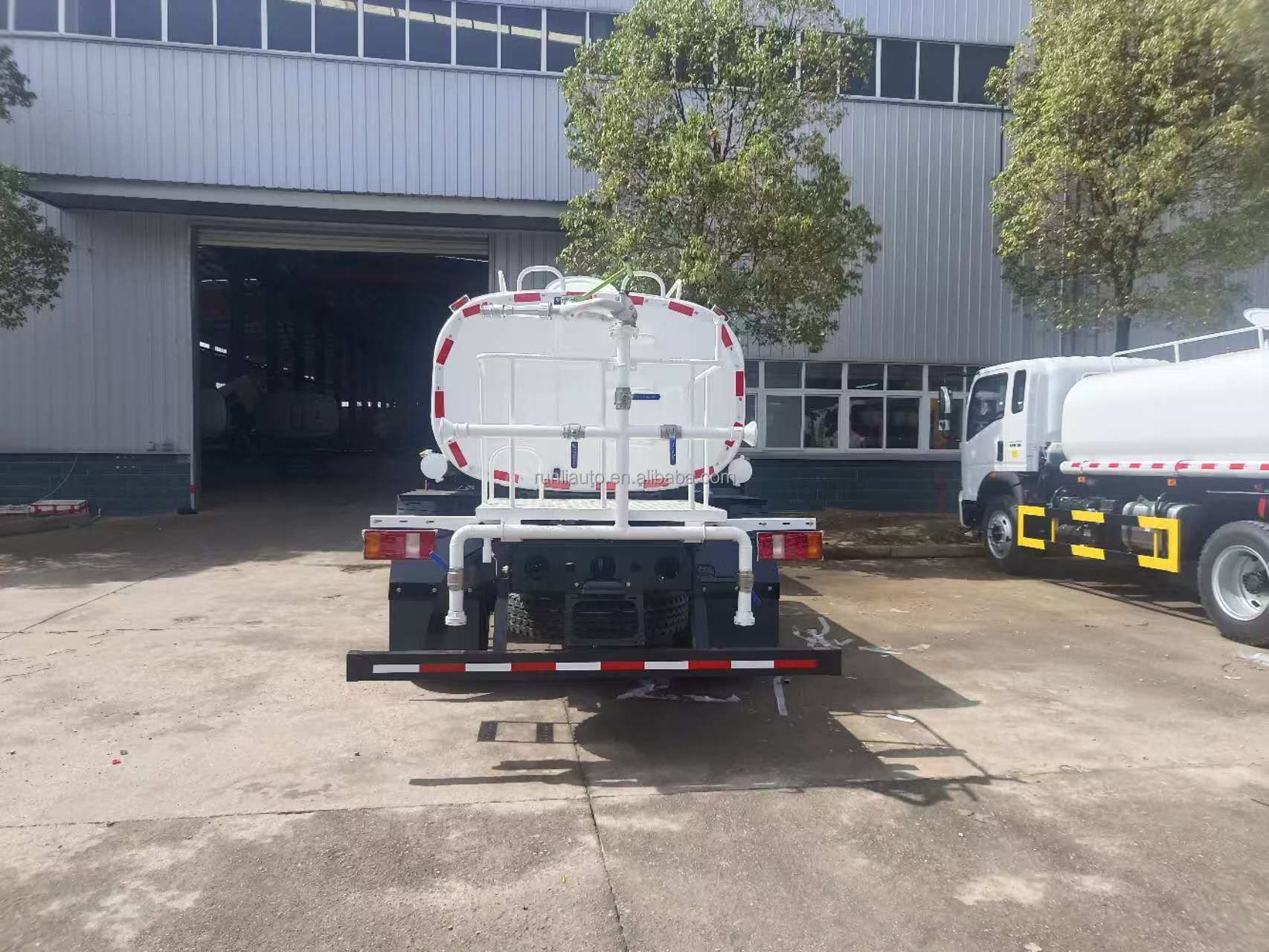 Factory HOWO 6000 Litres 7000 Litres 8000 Litres 9000Litresr Water Tank Tuck