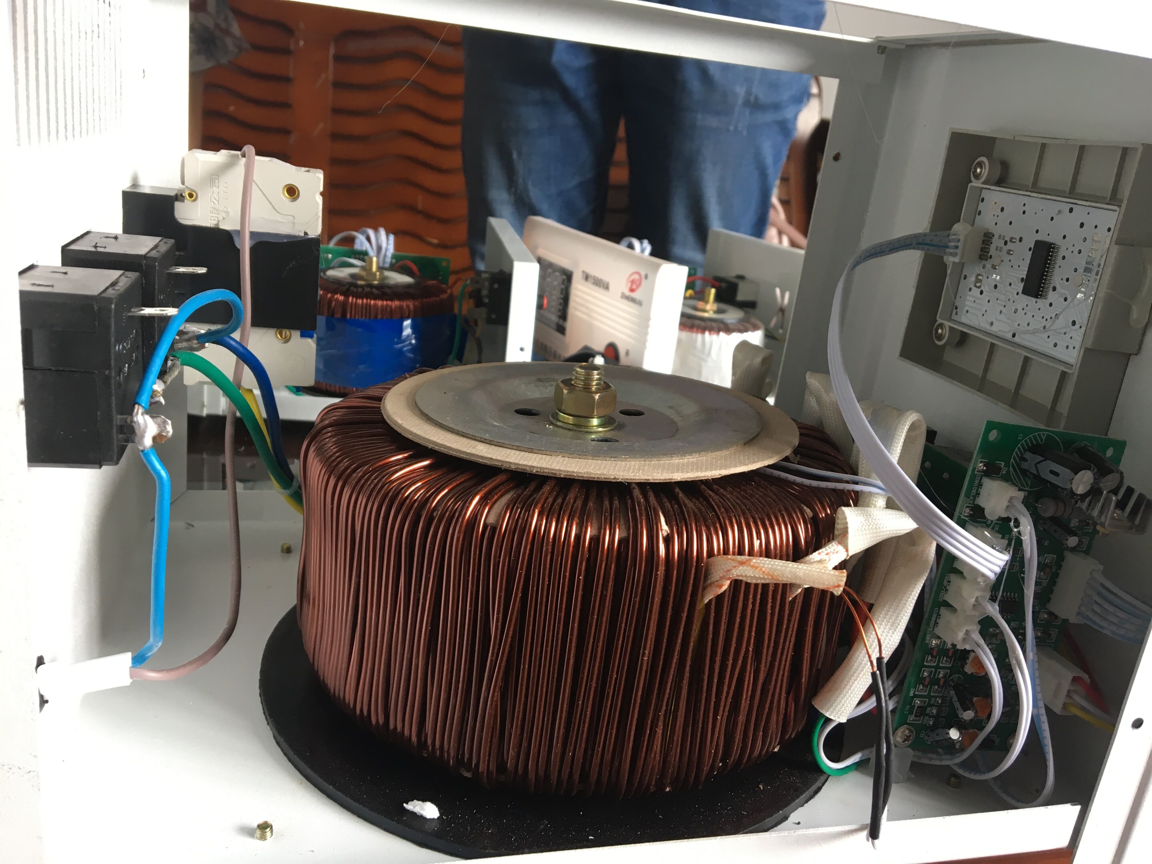 Super Low Voltage 2000w Svc Voltage Stabilizer For Householders