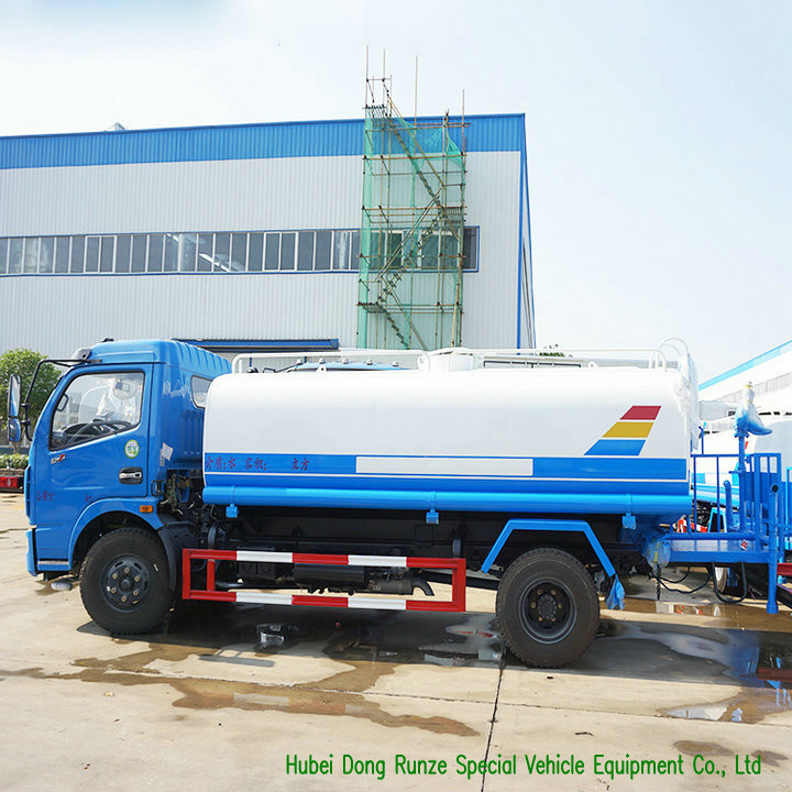 DFA Road Wash Water Liquid Tank Truck 6000L With Water Pump Sprinkler For Delivery