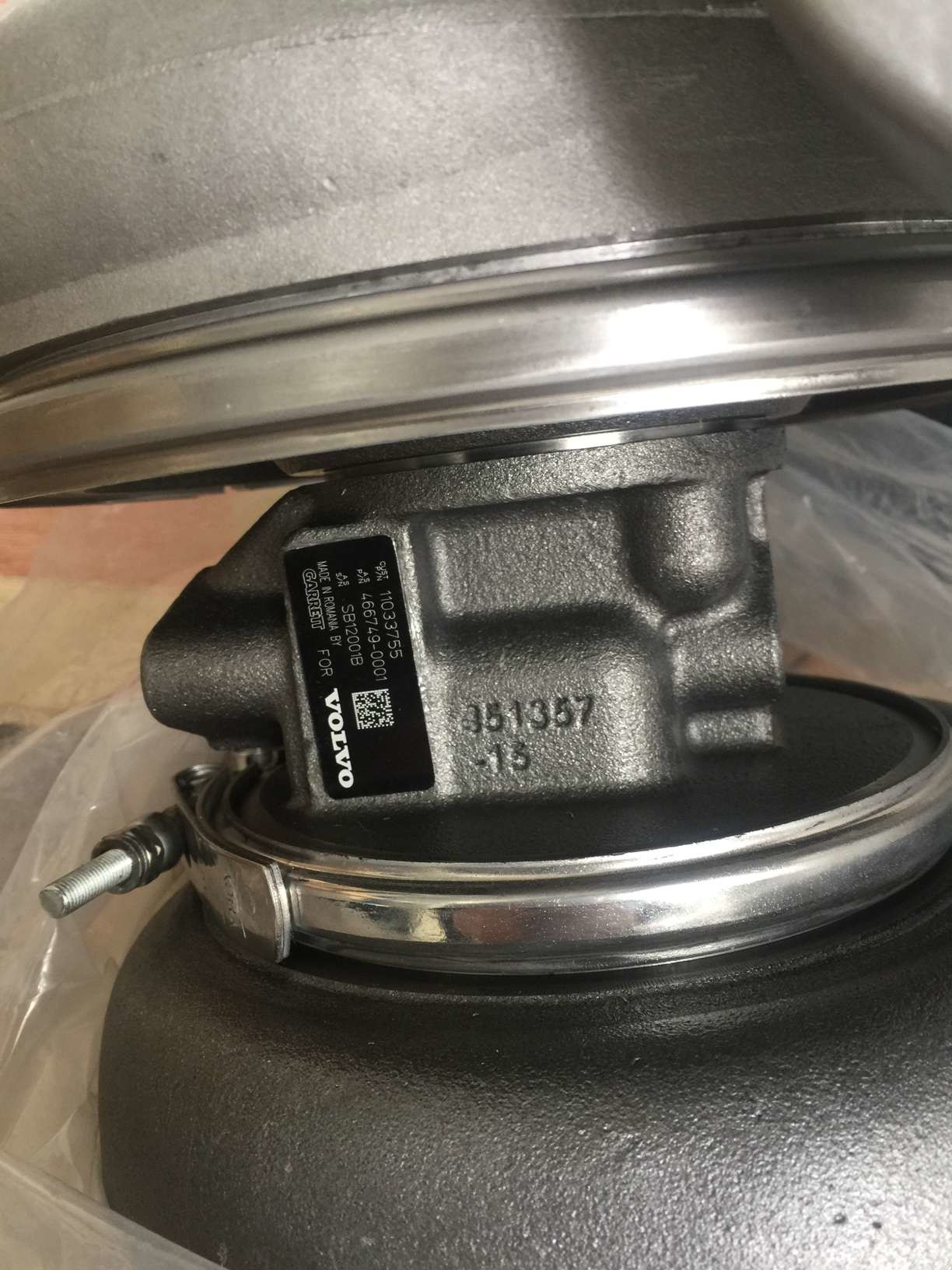 OEM VOLVO TURBO part No.: E11033755，use for HITACHI EH650 Turbocharger