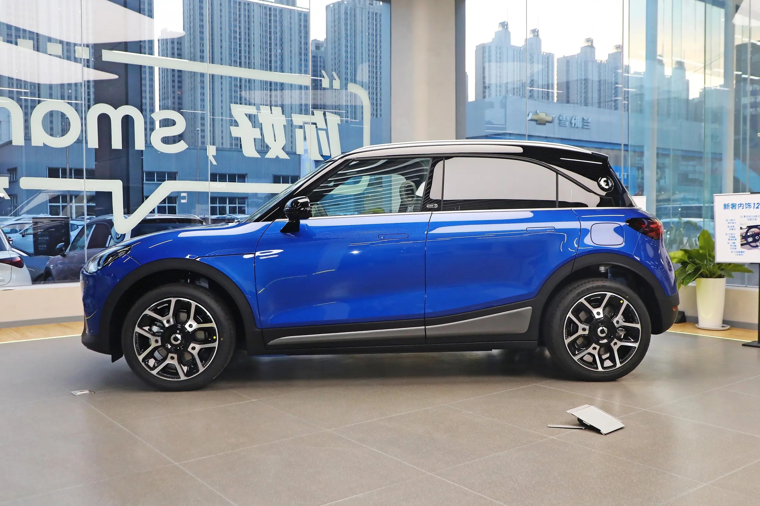 Smart1 Smooth Responsive Driving with Instant Torque for Urban Environments
