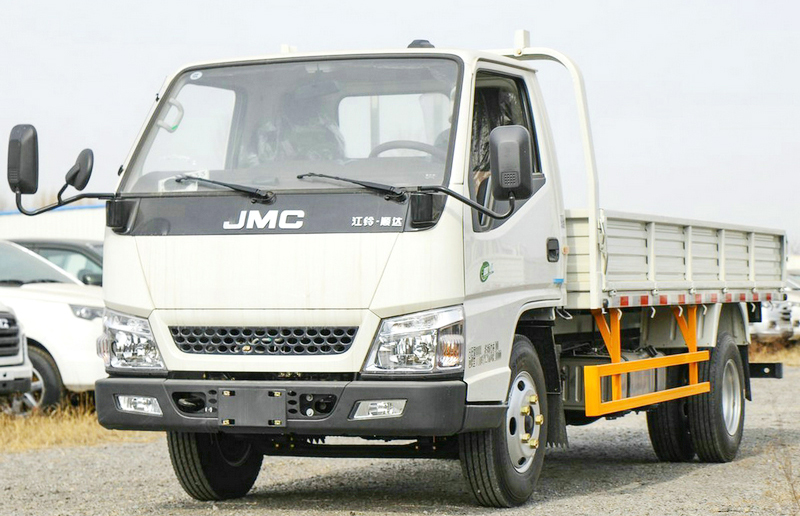 Small Light JMC Cargo Truck With Single Row Cabin 2Tons -3.5Tons Transport Truck