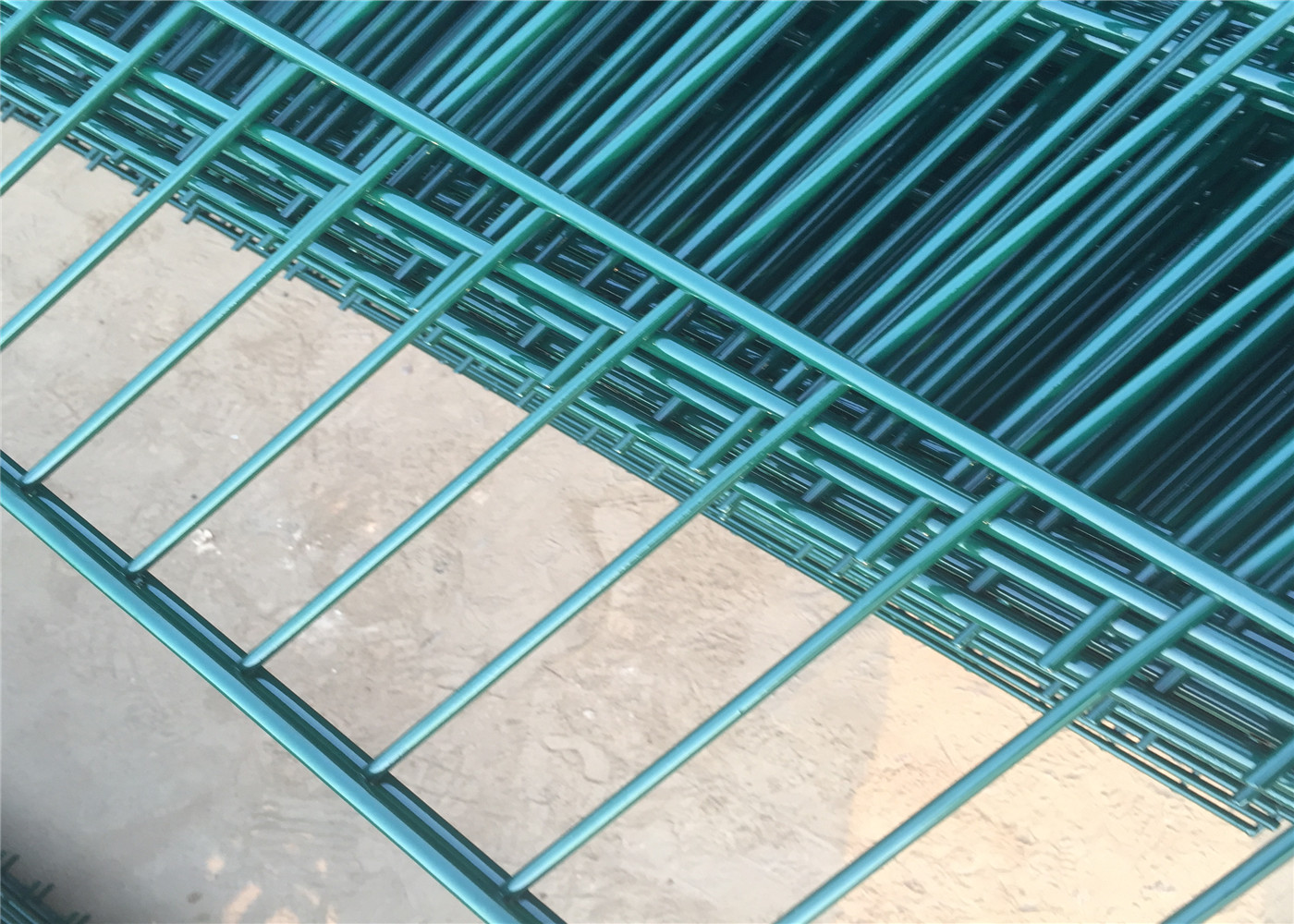 double horizontal wire welded arched doubled wire mesh fence