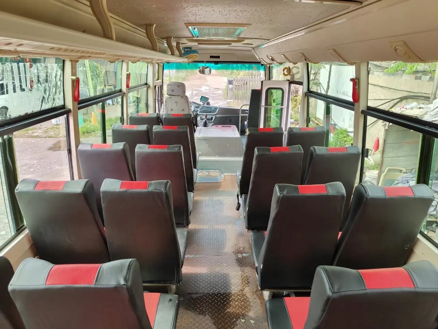 Used Travel Bus 2016 Year 4 Cylinders Yuchai Engine 130hp 29 Seats Single Door LHD/RHD 2nd Hand Dongfeng EQ6731
