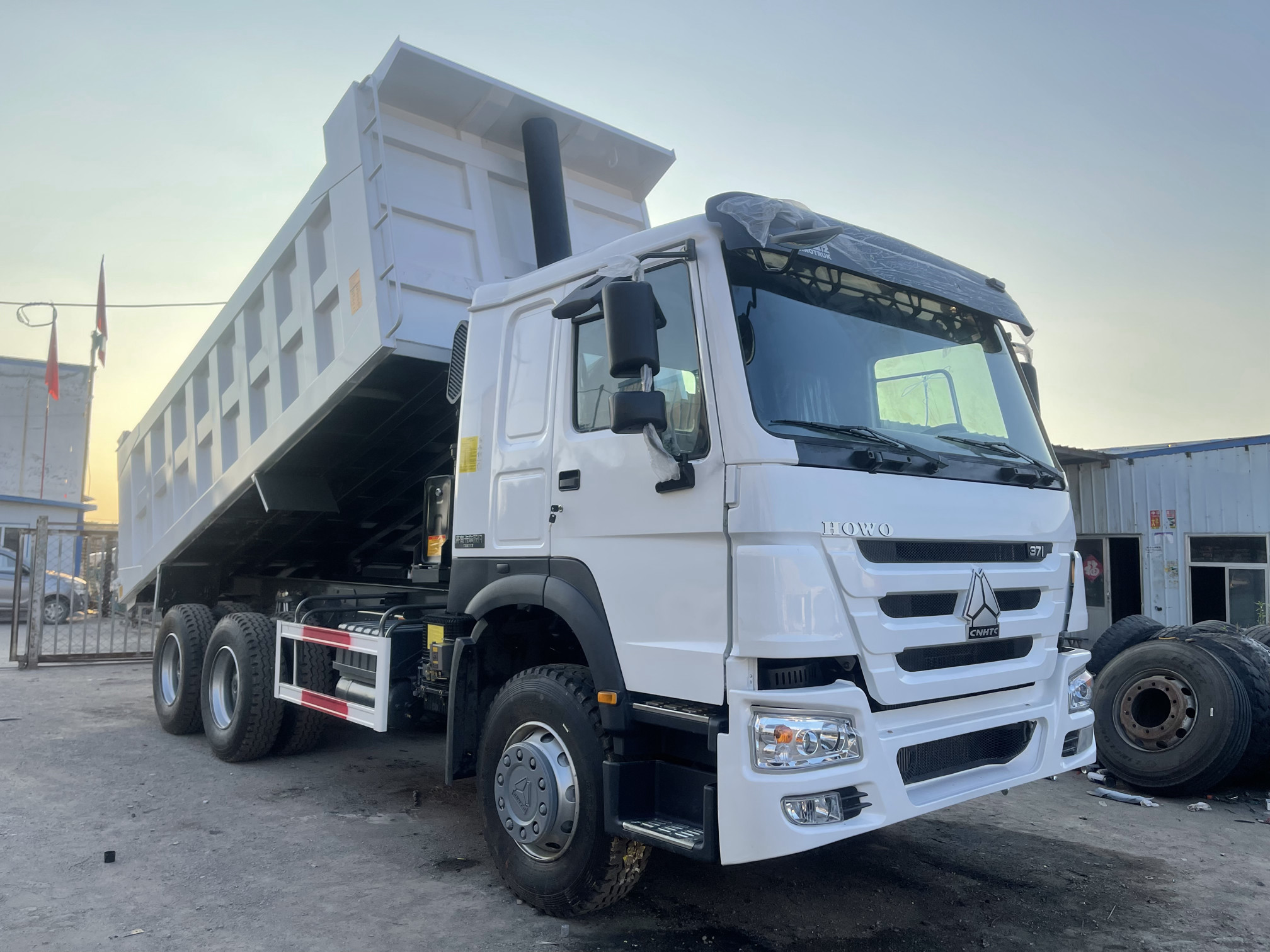 8X4 HOWO TRUCK TRANSPORTATION INDUSTRY MINING DUMP TRUCK USED CONDITION