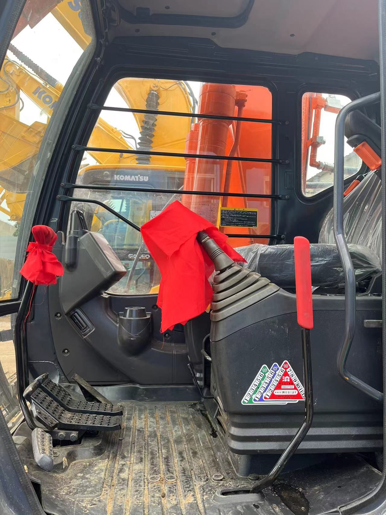 20T Hitachi Used Mining Excavator With Bucket Capacity From 0.25m3 To 1.0m3