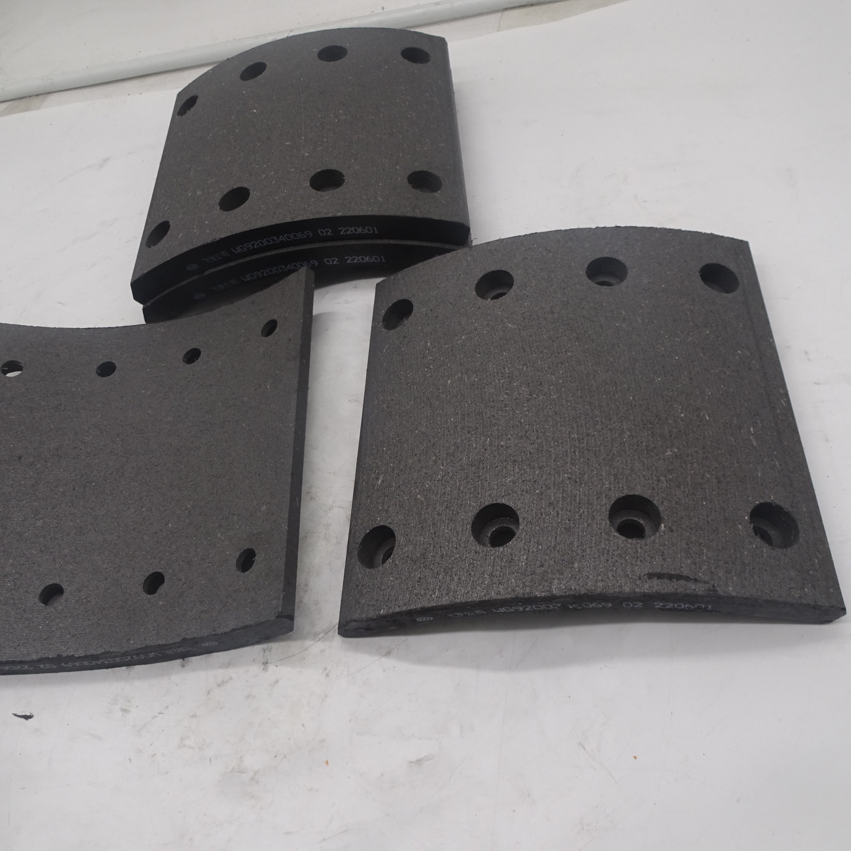 SINOTRUK Heavy Truck Parts Lifting brake pad WG9200340069 rear brake pads heavy truck parts brake pad